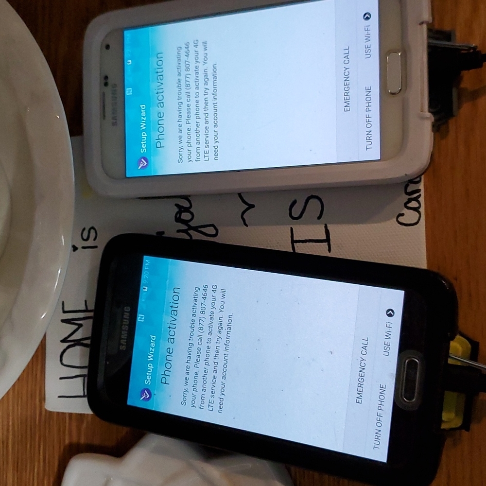 Samsung Galaxy S5 4GLTE Verizon smartphone with lifeproof case